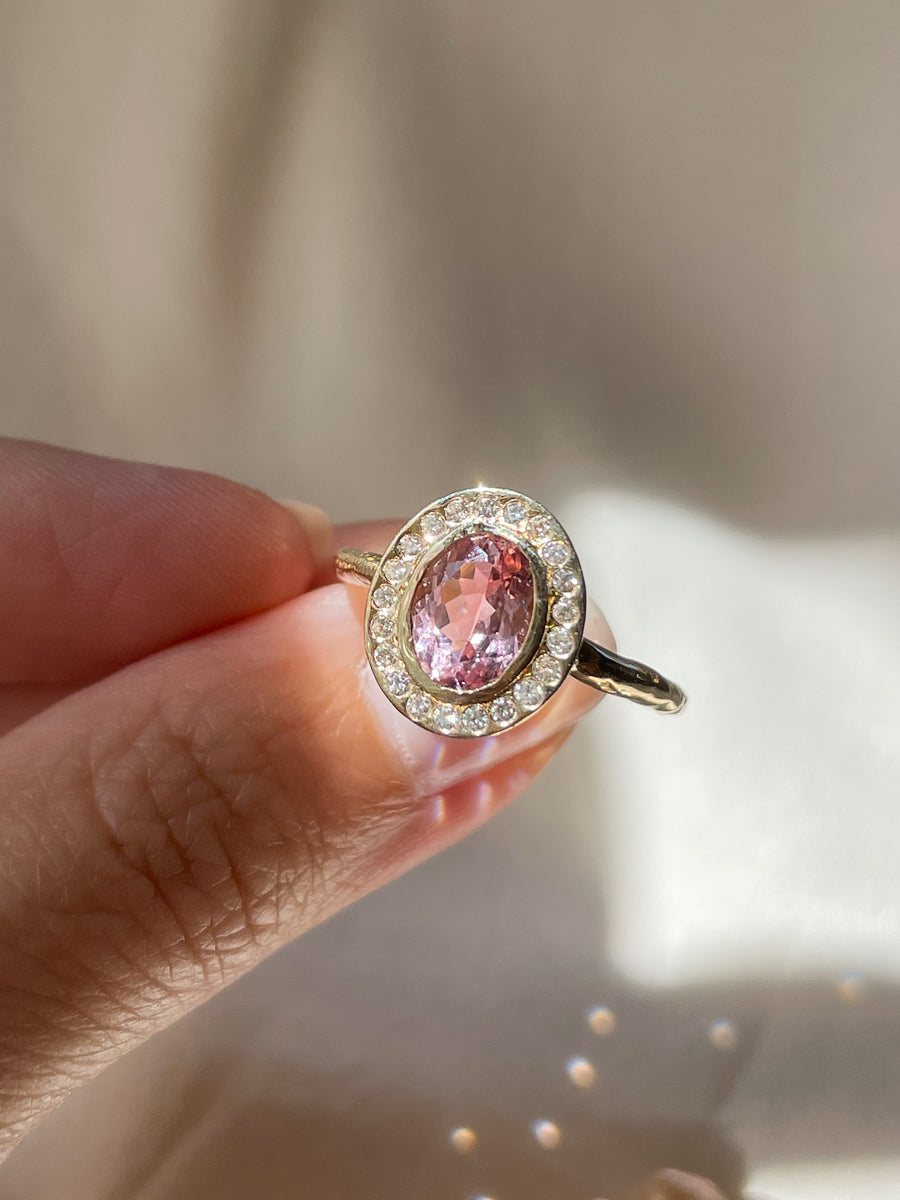 Divinité Pink Halo Diamond Ring
