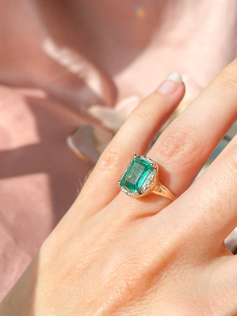 Emerald illuminée Solitaire Ring
